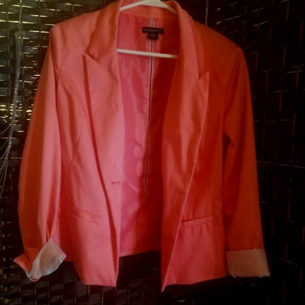 Women's Metaphor Blazer/Skirt with black belt set/ Size 6/ color: Apricot